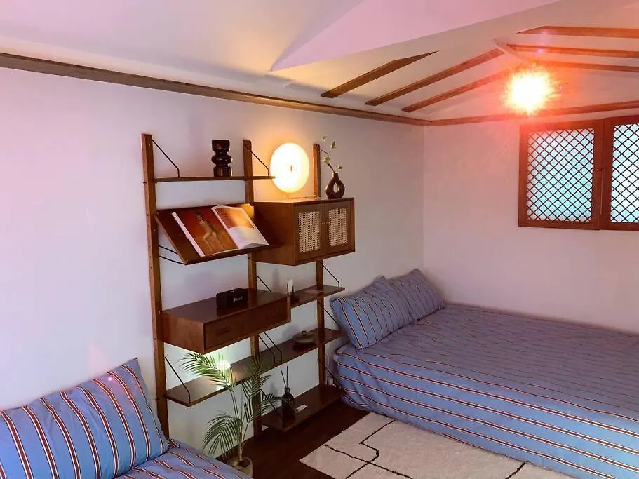 A Sensual Hanok-Style Detached House In The City Center Seoul 0*,