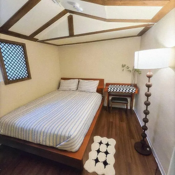 A Sensual Hanok-Style Detached House In The City Center Seoul South Korea